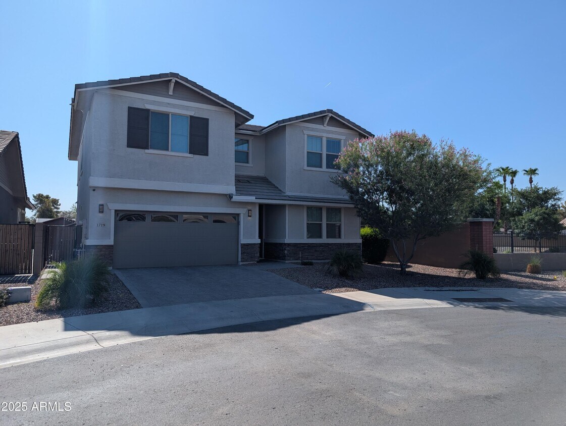 Foto principal - 1719 S Spartan St
