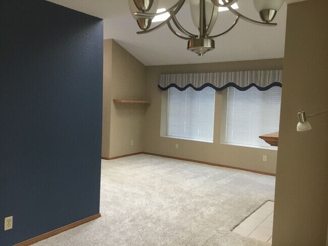 Foto del edificio - 2 Bedroom-1.75 Bath Single Story Condo/Just minutes from shopping, restaurants & great location f...
