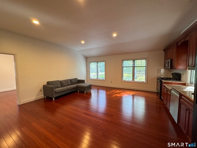 Building Photo - 108 Comstock Hill Ave