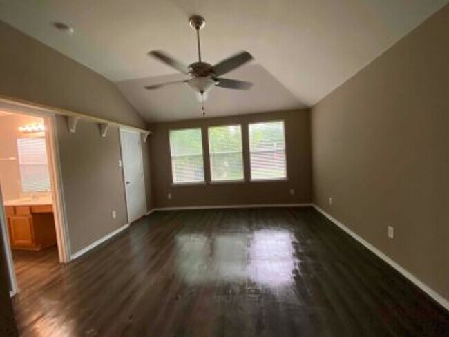 Foto del edificio - New flooring, ready to rent!