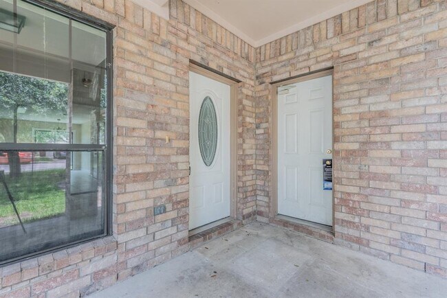 Building Photo - 10236 Azalea Village Dr