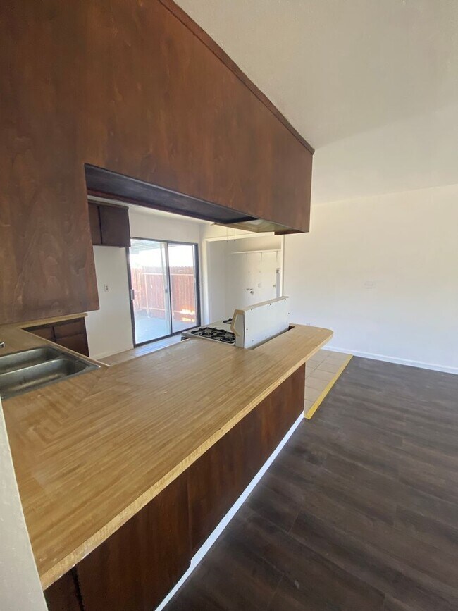 Foto del edificio - 1023 W 7th St