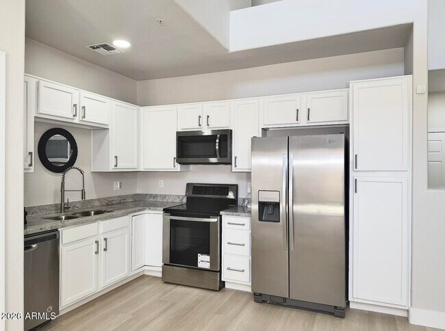 Foto del edificio - 15677 N 29th St