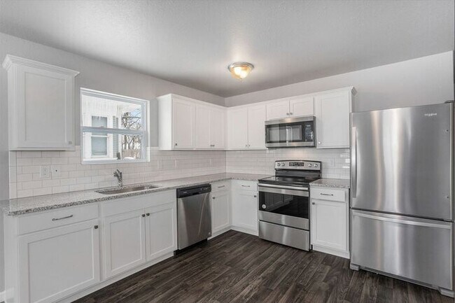 Building Photo - 1310 Maude Ave NE