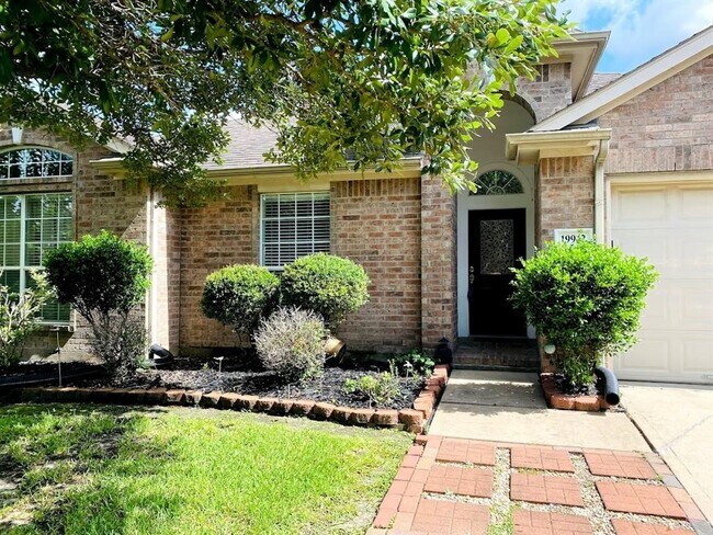 Foto del edificio - 19942 Cresent Creek Dr