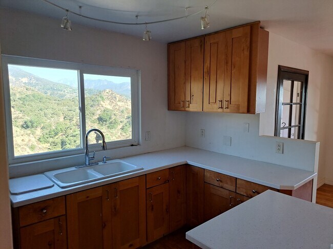 Building Photo - 30592 Hunky Dory Ln