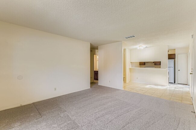 Foto del edificio - 1740 Rutland Dr