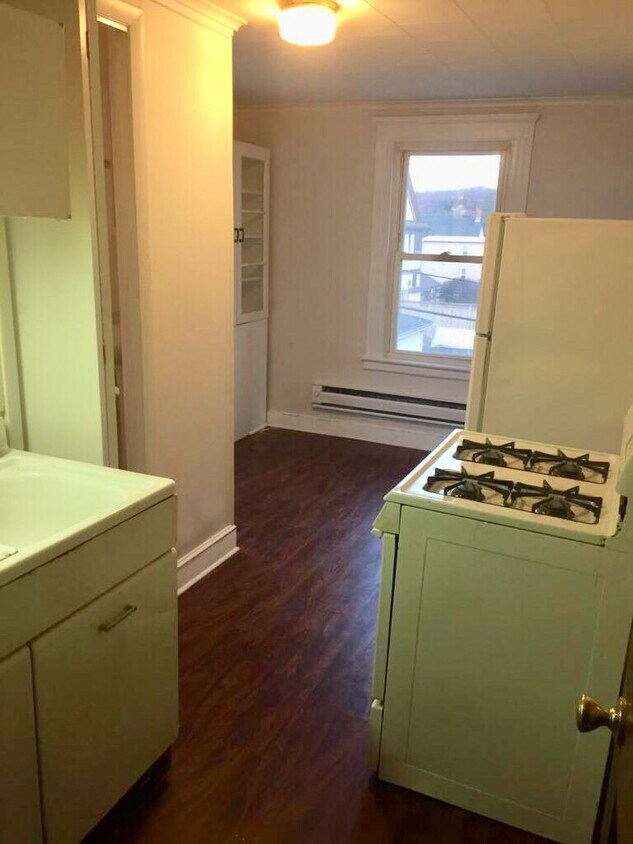 Primary Photo - 18 Lewis Street - 3
