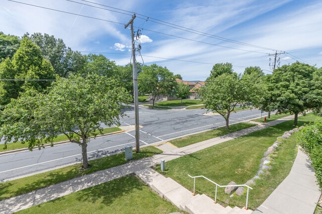 Building Photo - 3509 Maple Grove Dr