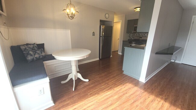 Foto del edificio - 5739 W 129th St