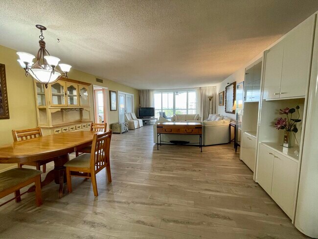 Building Photo - 3051 N Course Dr
