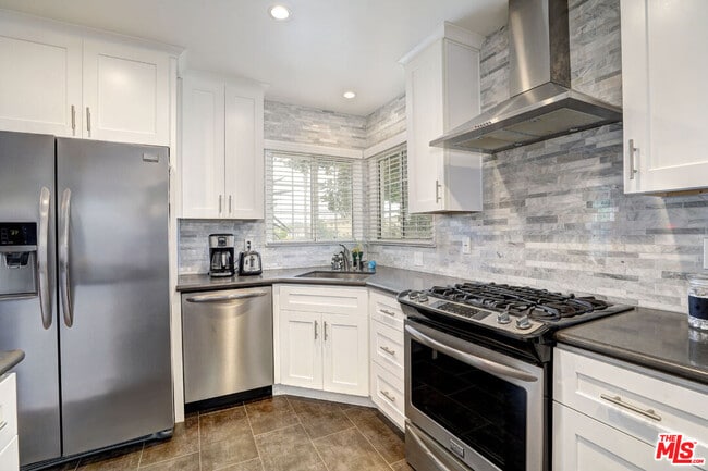 Building Photo - 11333 Culver Blvd