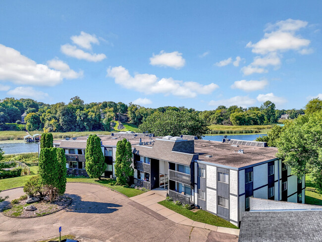 Foto del edificio - Dockside Apartments on Lake Minnetonka