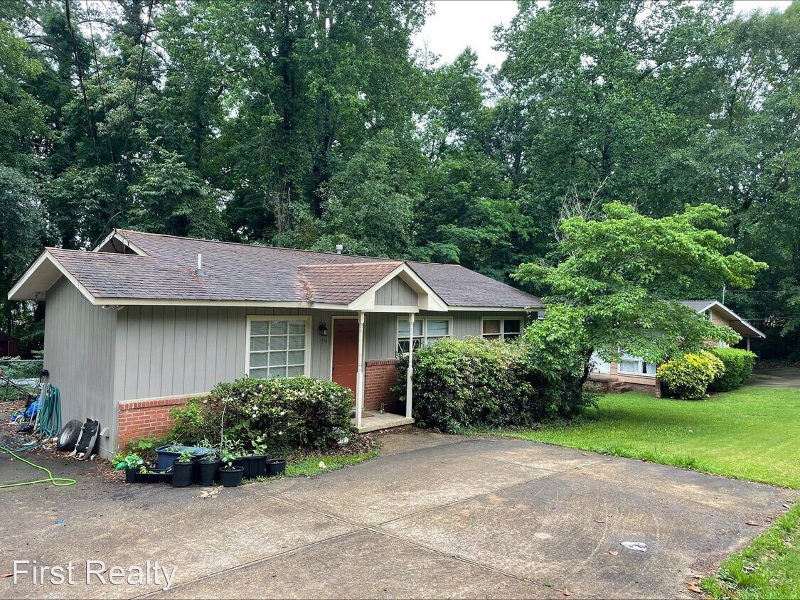 Foto del edificio - 3 br, 1.5 bath House - 714 Harper Avenue