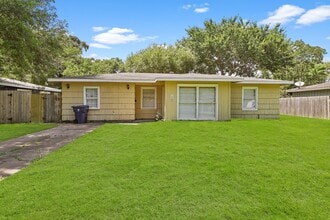 Building Photo - 728 22nd Ave N