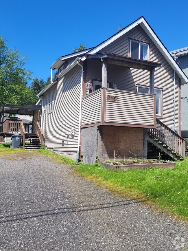 Building Photo - 415-411 11 Ave E
