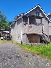 Building Photo - 415-411 11 Ave E