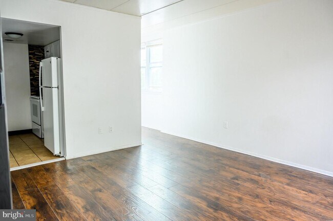 Foto del edificio - 608 Easton Rd