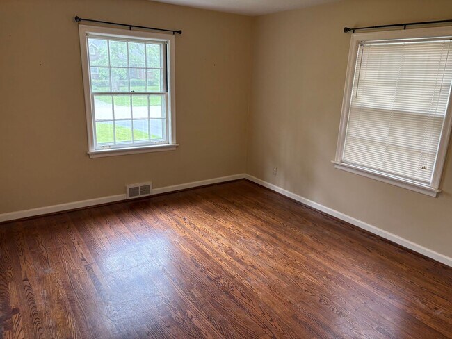 Building Photo - Charming Cape Cod Home in Beechwood Village