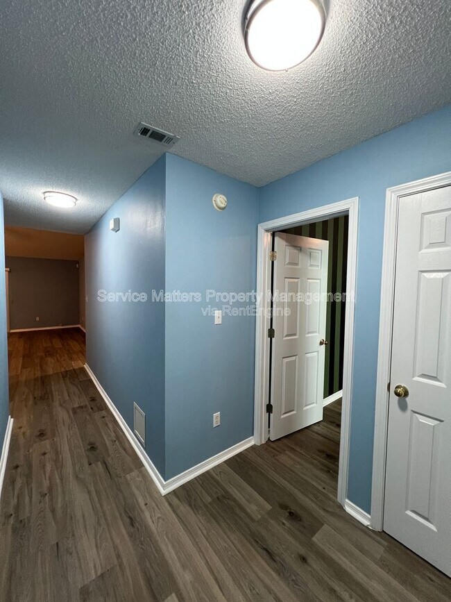 Foto del edificio - 2439 Redoubt Ave