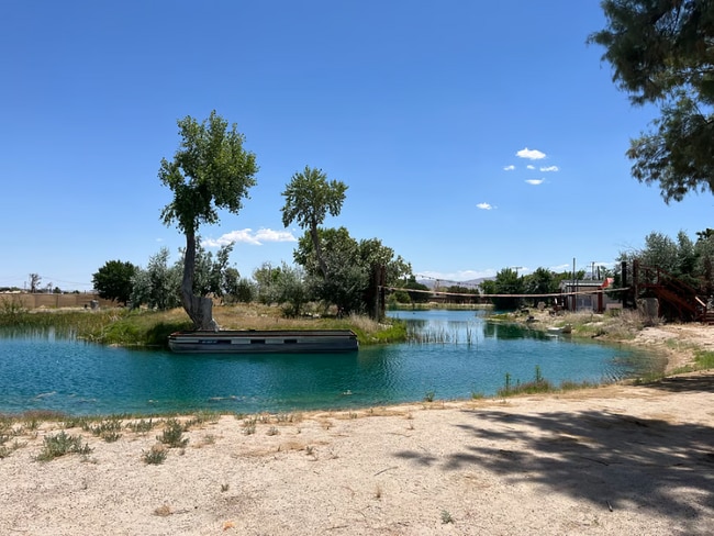 Foto del edificio - 48382 Silver Valley Rd