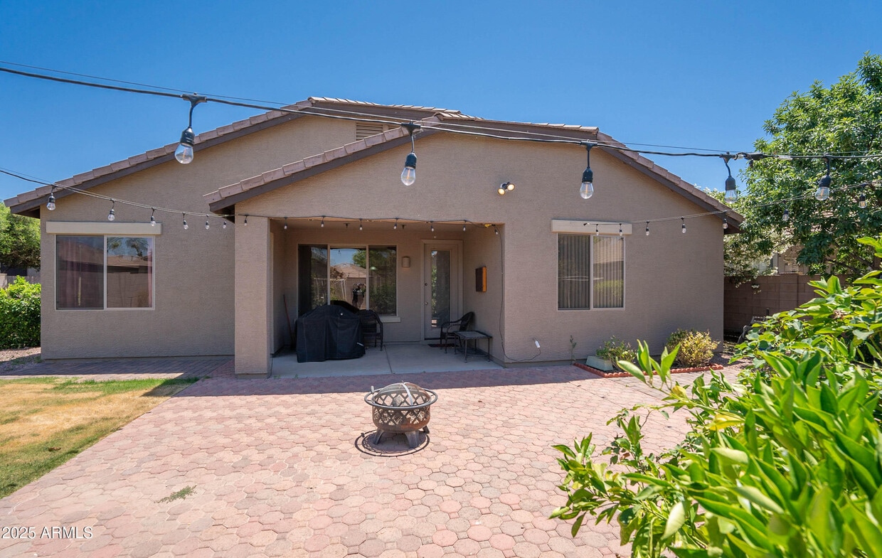 Building Photo - 1302 E Ebony Dr