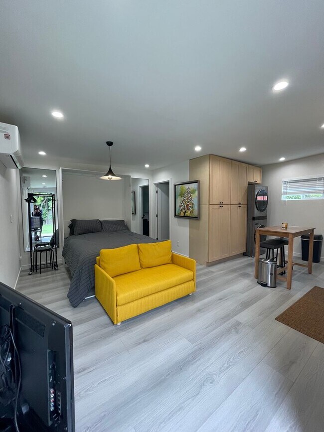 Foto del edificio - 5122 Willowcrest Ave