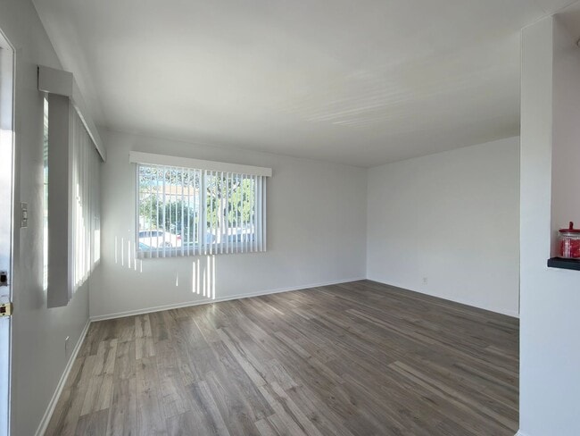 Building Photo - LB0290