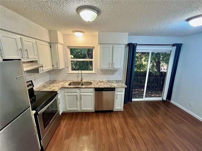 Building Photo - 122 Hillside Dr