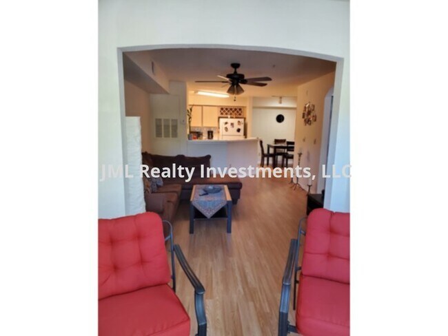 Building Photo - 824 Camargo Way