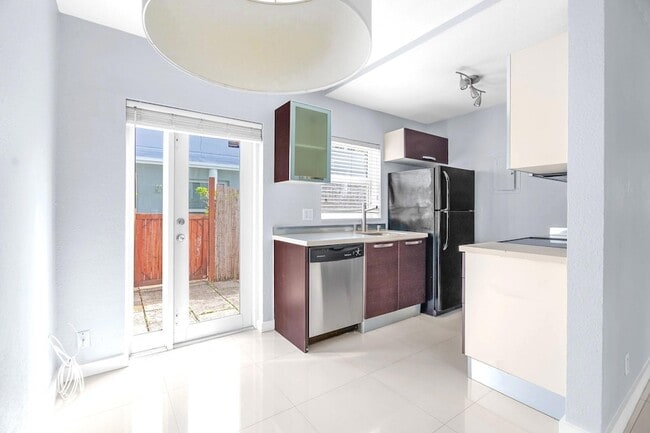 Photo - 416 NE 15th Ave Apartment