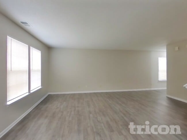 Building Photo - 5956 Portman Pl