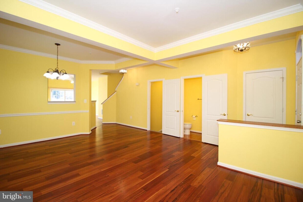 Primary Photo - 1539 Sunswept Dr