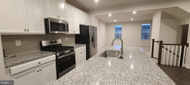 Building Photo - 24593 Hutchinson Farm Dr