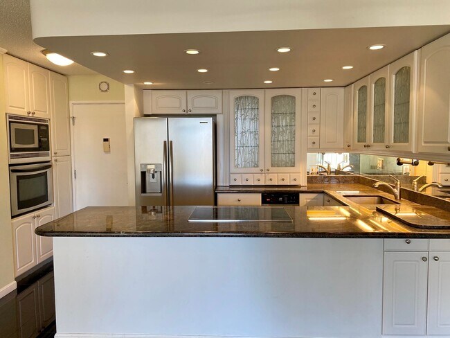 Building Photo - Renovated 1BR/1BA in Waikiki – Steps from ...