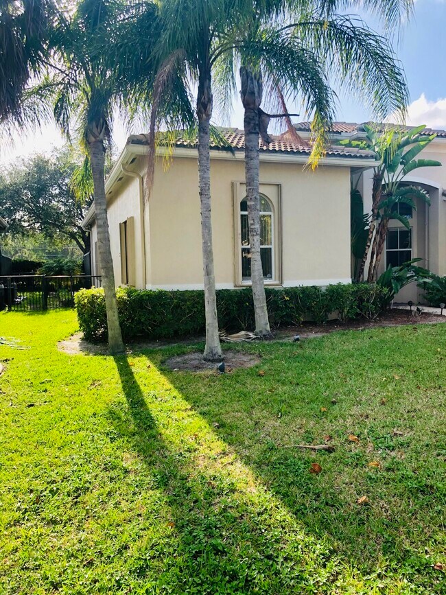 Foto del edificio - 10440 Cypress Lakes Preserve Dr