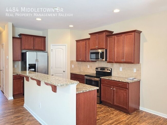 Building Photo - 4484 Middletown Dr