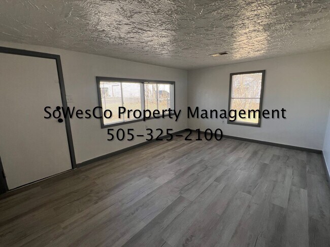 Foto del edificio - Remodeled Three Bedroom Home In Bloomfield