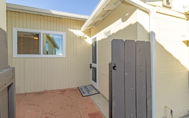 Building Photo - Recently Remodeled Home in Vista!