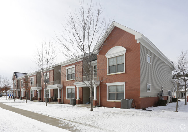 Foto del edificio - Hertiage Townhomes