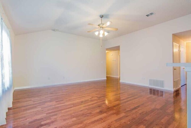 Foto del edificio - 4417 Centennial Ct