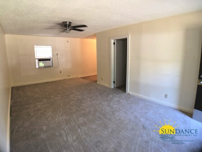Building Photo - Quaint 1 Bedroom Unit in Fort Walton!