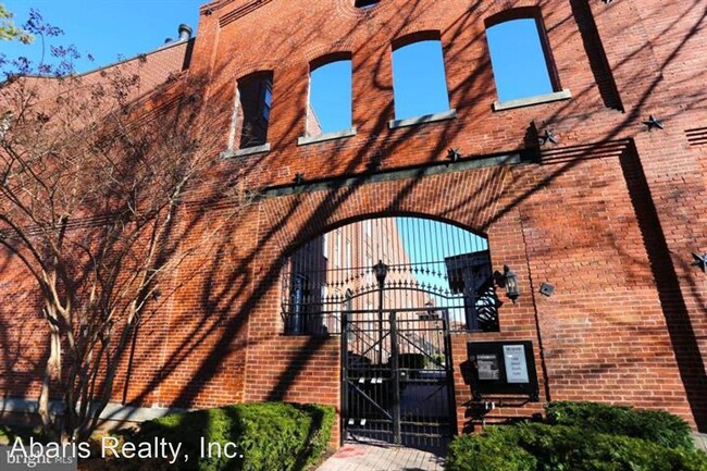 Building Photo - 1 br, 1 bath House - 13 14th Street NE #13