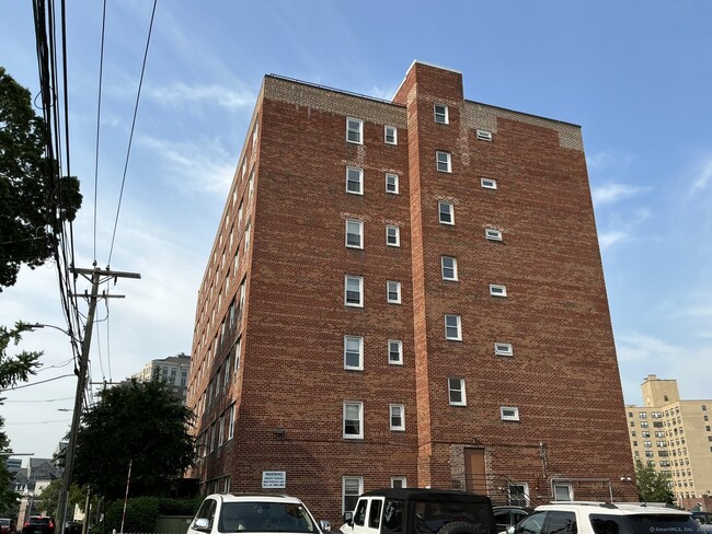 Building Photo - 140 Grove St