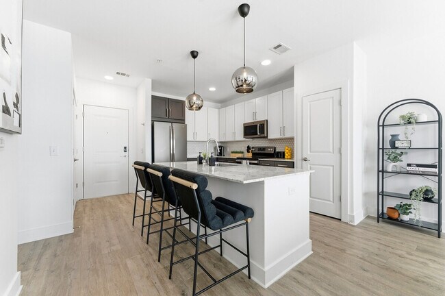 Building Photo - 220 Bill Kennedy Wy SE