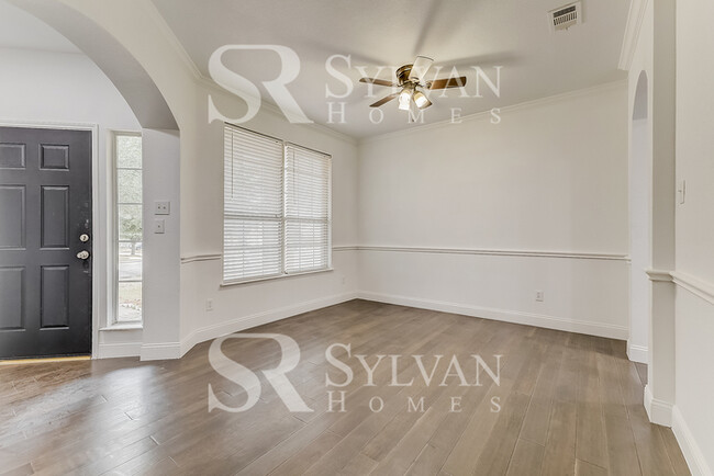 Building Photo - Your dream home awaits!
