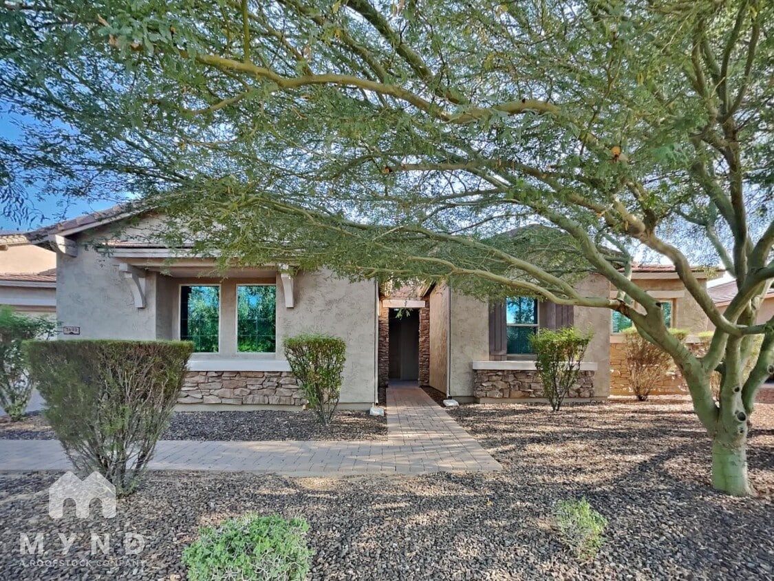 Foto principal - 3690 E Alfalfa Dr
