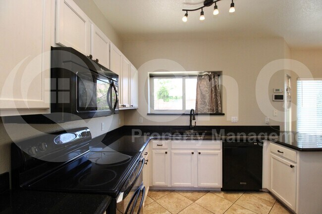 Foto del edificio - 3845 W Charlotte Dr