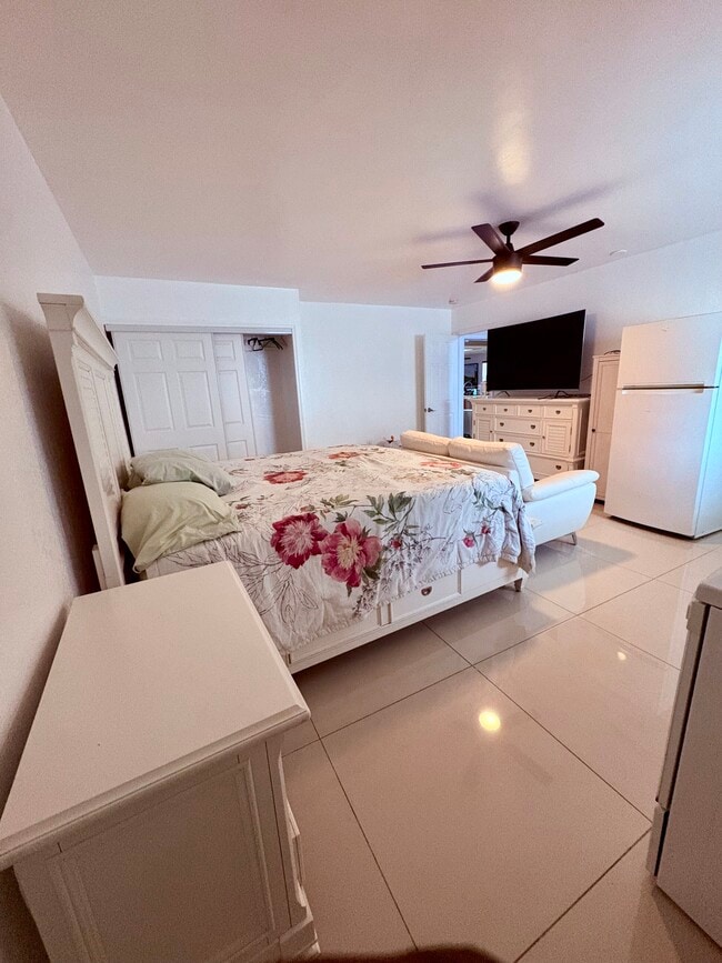 Building Photo - 8505 Southampton Dr