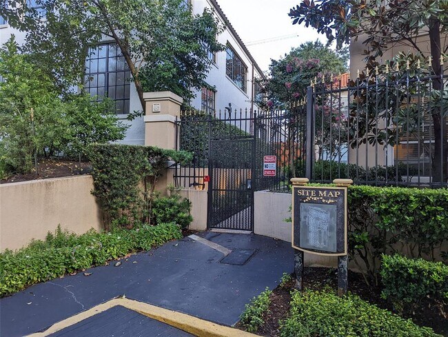 Building Photo - 3231 Allen Pkwy
